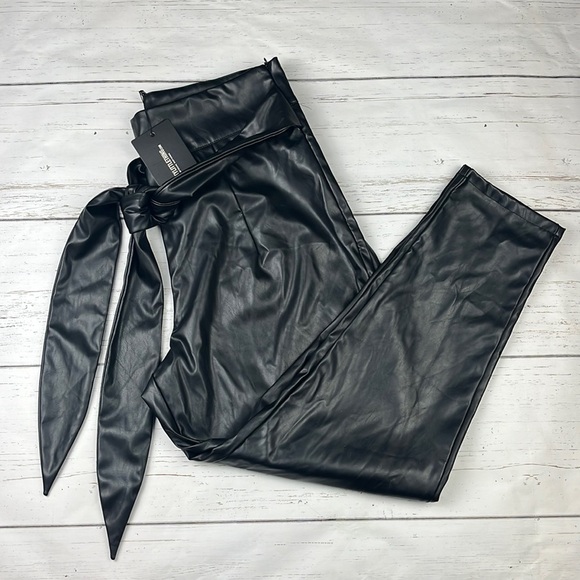 ☀️NWT PrettyLittleThing Black Faux Leather Tie Belt Pants - Picture 6 of 9